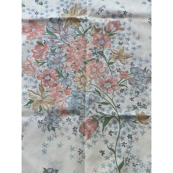 TWO Vintage 1980 Utica White Floral Pillowcases 33 x 20 Made in USA - Picture 2 of 7